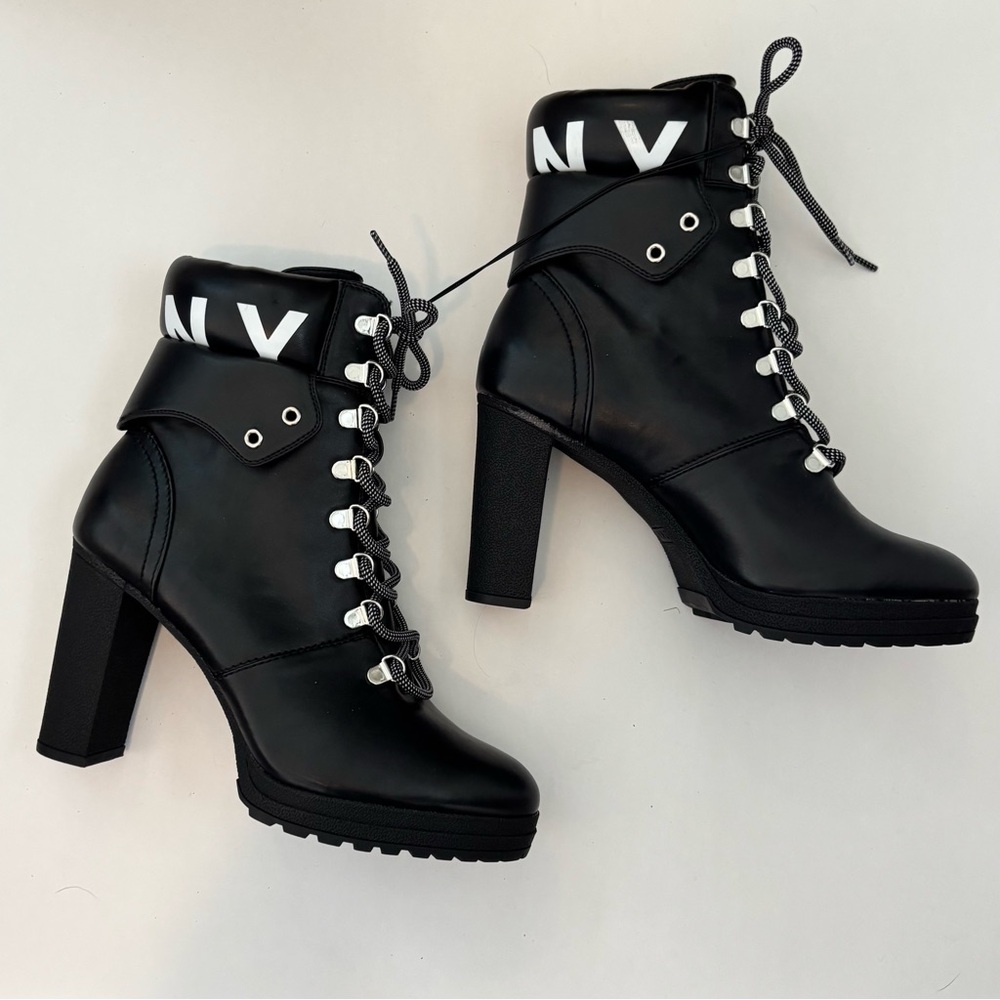 NEW Dkny Lace Up Moto Big Spellout Logo Boots Platform Heels Black Size 10